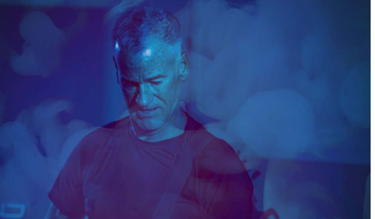 "smokin" hot and a great pic